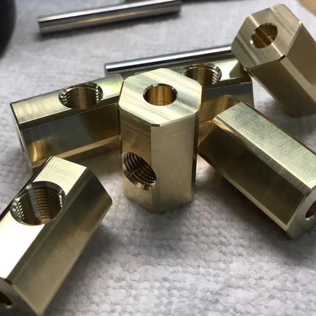 Brass manifold blocks with cross holes